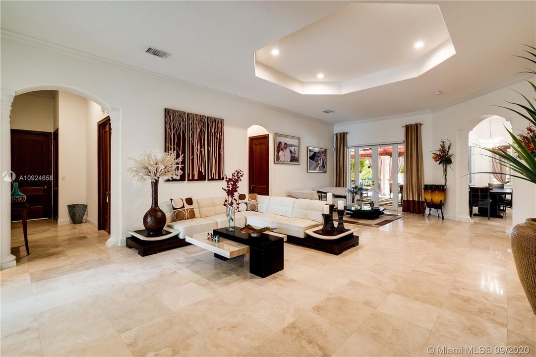 Recently Sold: $1,369,000 (6 beds, 5 baths, 4674 Square Feet)