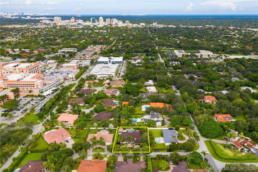 Recently Sold: $1,369,000 (6 beds, 5 baths, 4674 Square Feet)