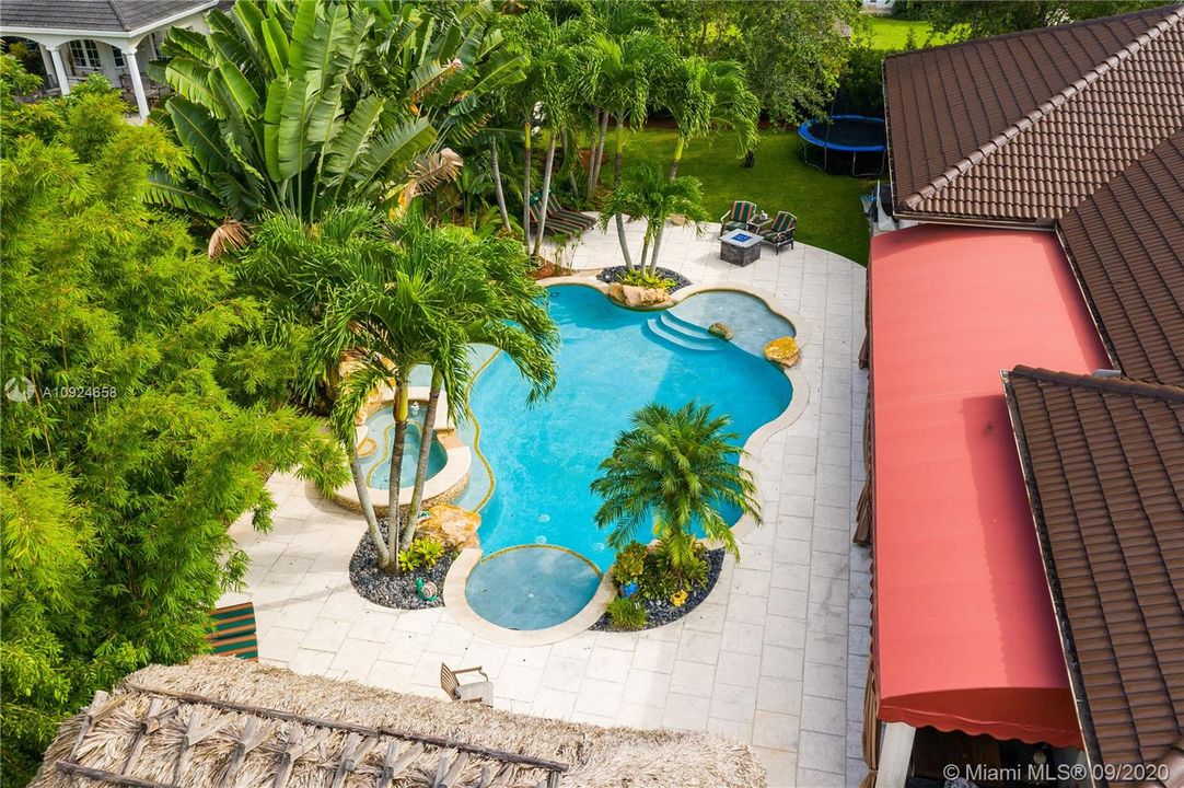Recently Sold: $1,369,000 (6 beds, 5 baths, 4674 Square Feet)