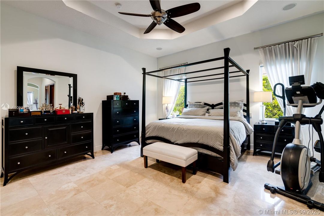 Recently Sold: $1,369,000 (6 beds, 5 baths, 4674 Square Feet)