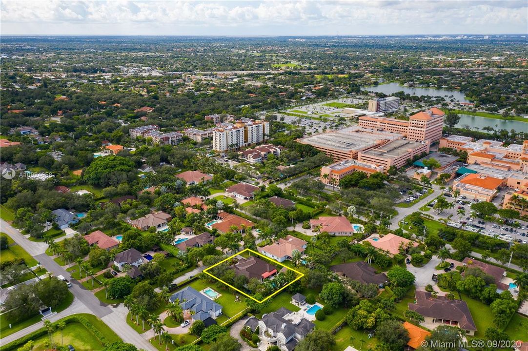 Recently Sold: $1,369,000 (6 beds, 5 baths, 4674 Square Feet)
