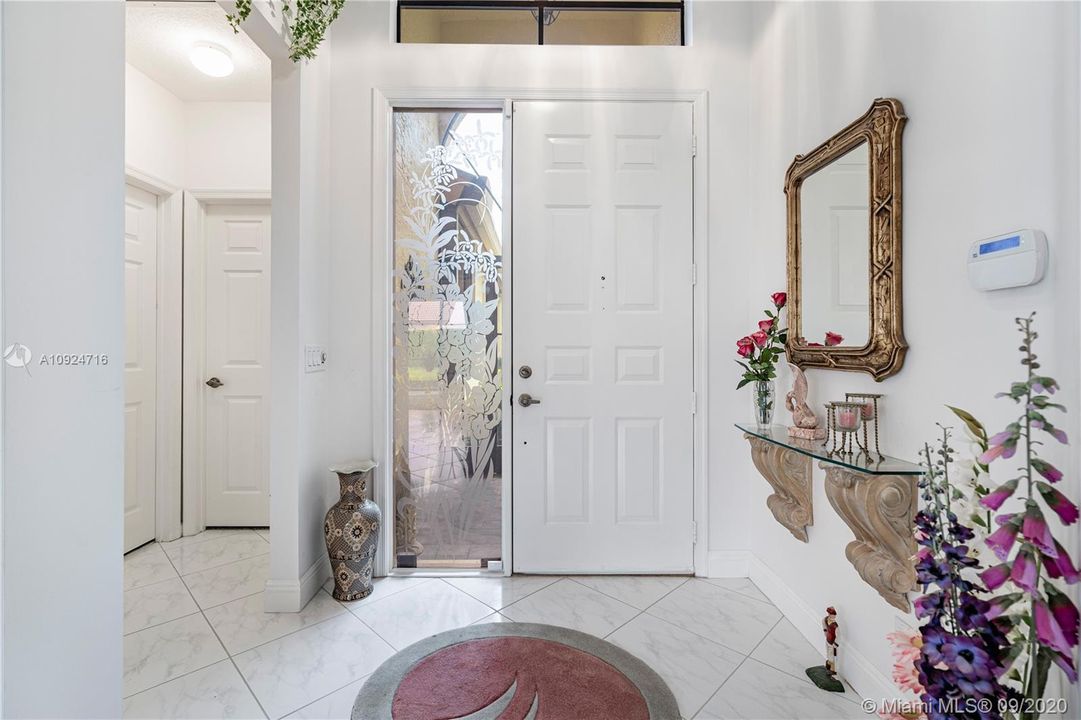 Recently Sold: $330,000 (3 beds, 2 baths, 1631 Square Feet)