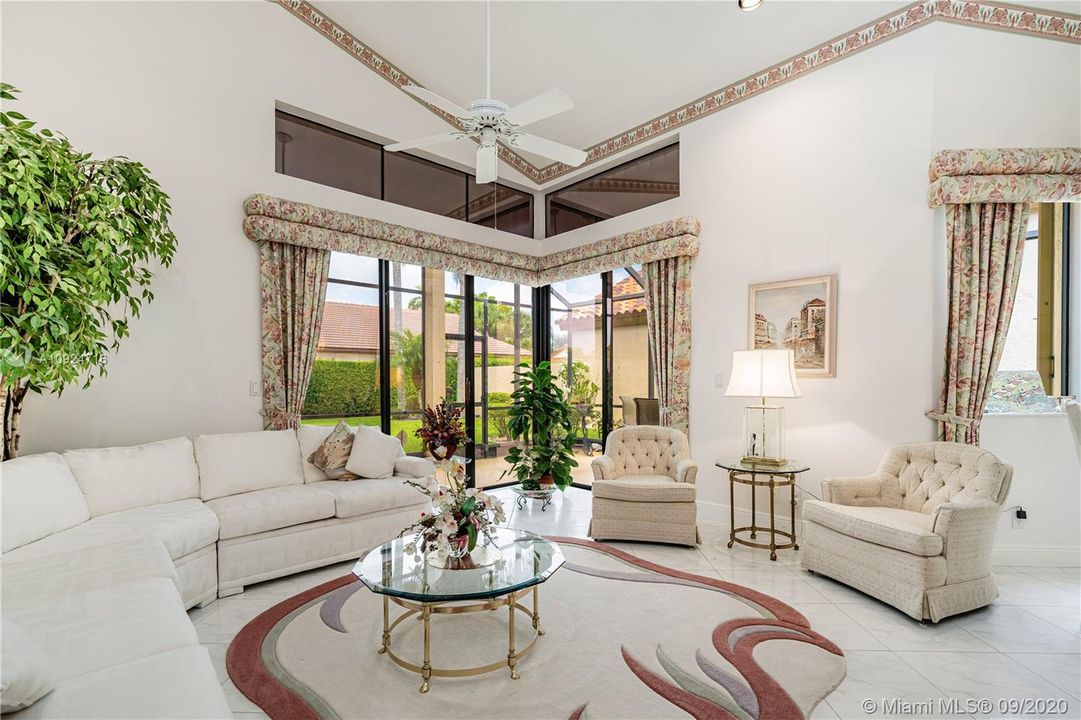 Recently Sold: $330,000 (3 beds, 2 baths, 1631 Square Feet)