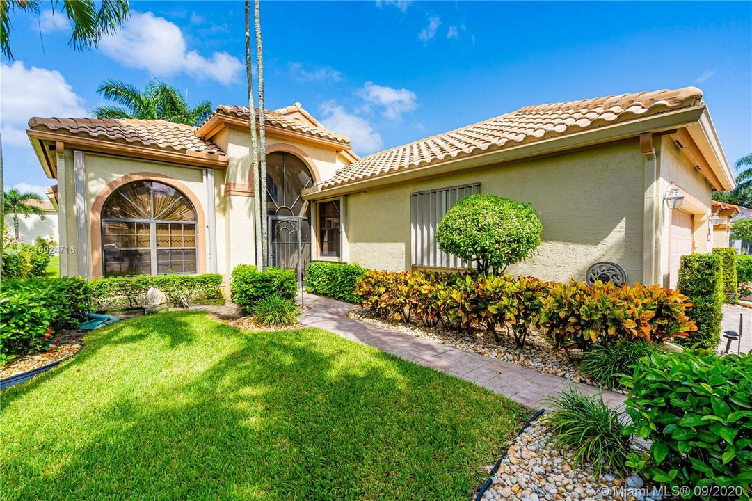 Recently Sold: $330,000 (3 beds, 2 baths, 1631 Square Feet)