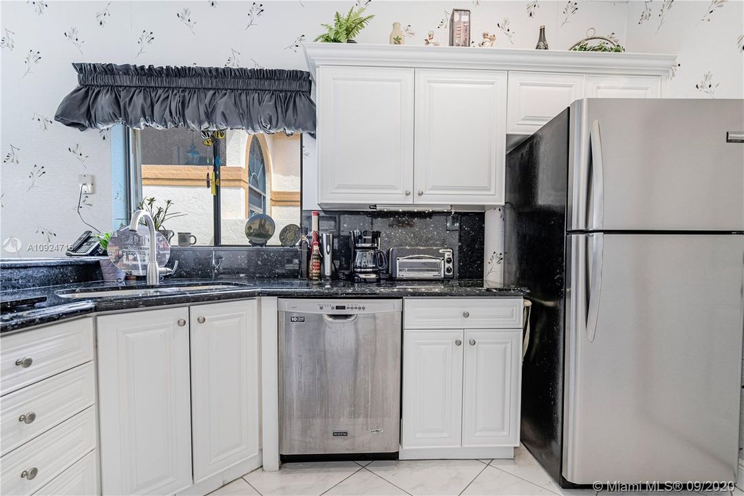 Recently Sold: $330,000 (3 beds, 2 baths, 1631 Square Feet)