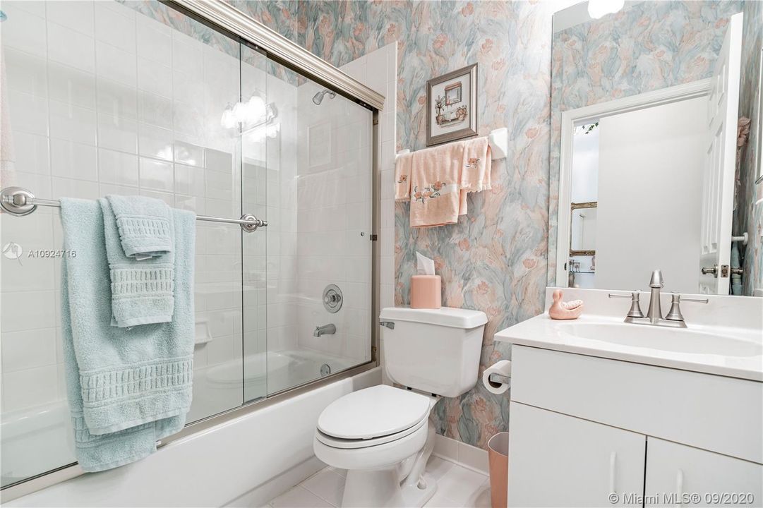 Recently Sold: $330,000 (3 beds, 2 baths, 1631 Square Feet)