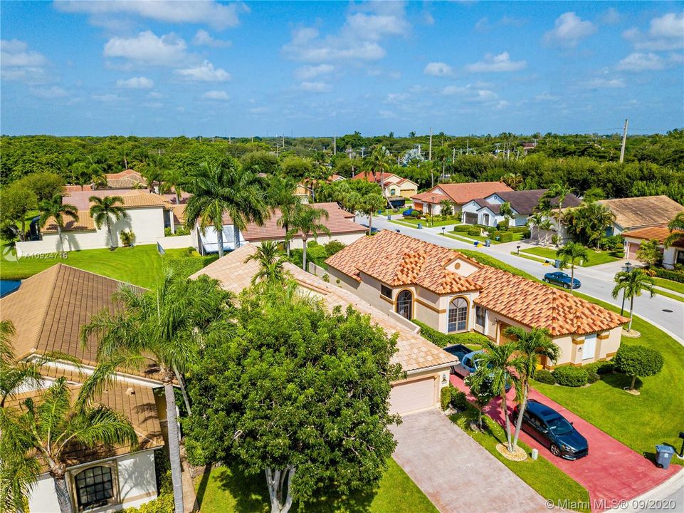 Recently Sold: $330,000 (3 beds, 2 baths, 1631 Square Feet)