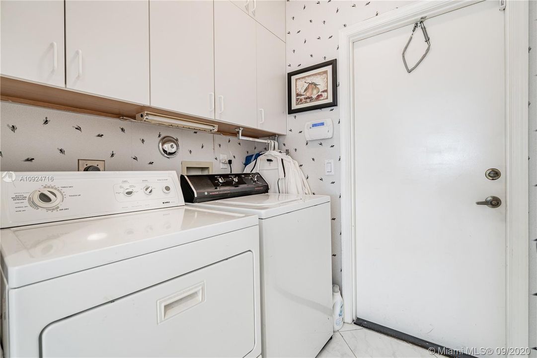 Recently Sold: $330,000 (3 beds, 2 baths, 1631 Square Feet)
