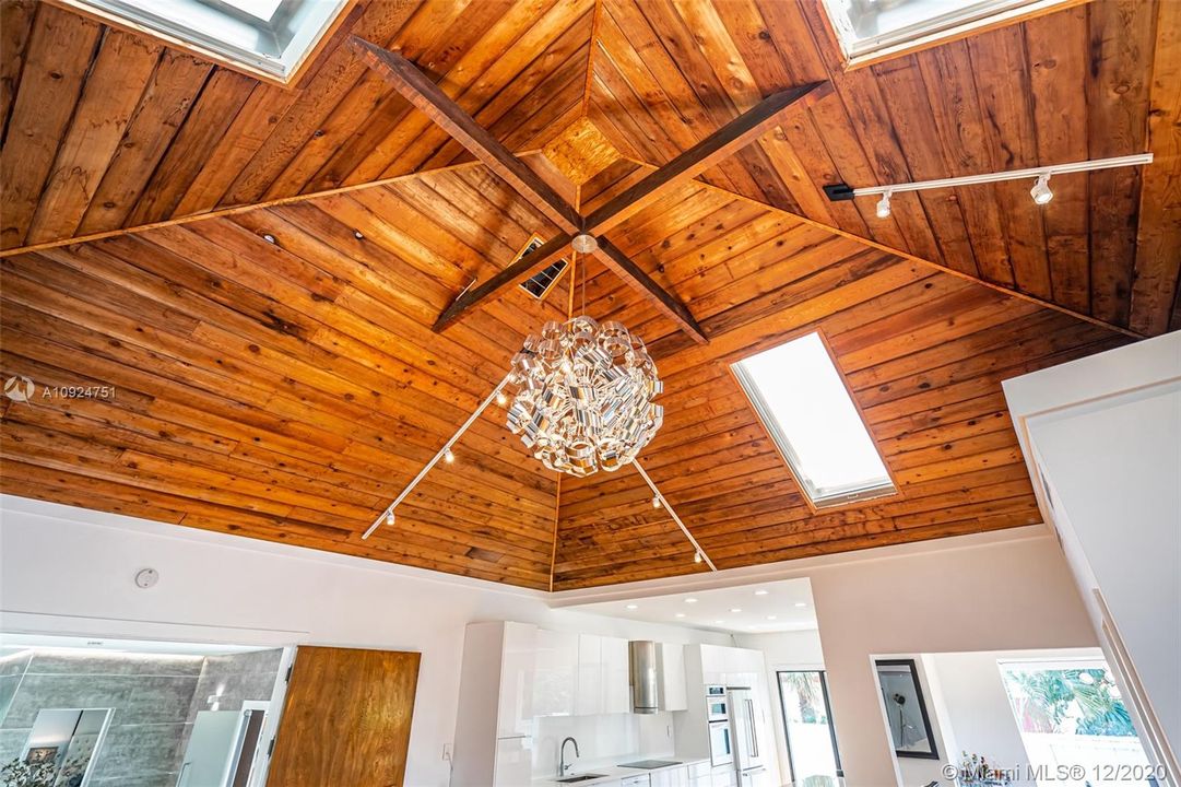 Vendido Recientemente: $949,900 (3 camas, 3 baños, 2703 Pies cuadrados)