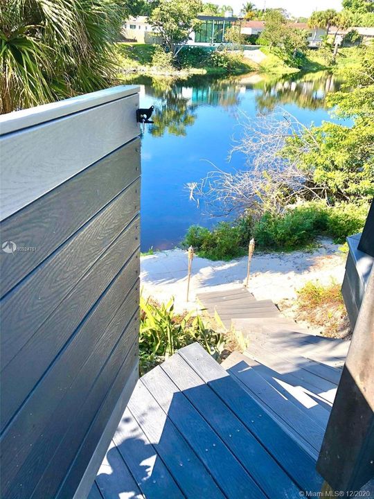 Vendido Recientemente: $949,900 (3 camas, 3 baños, 2703 Pies cuadrados)