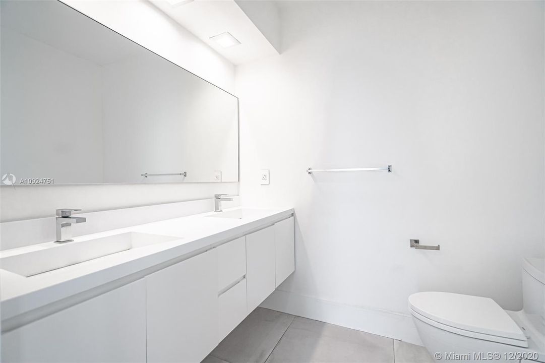 Vendido Recientemente: $949,900 (3 camas, 3 baños, 2703 Pies cuadrados)
