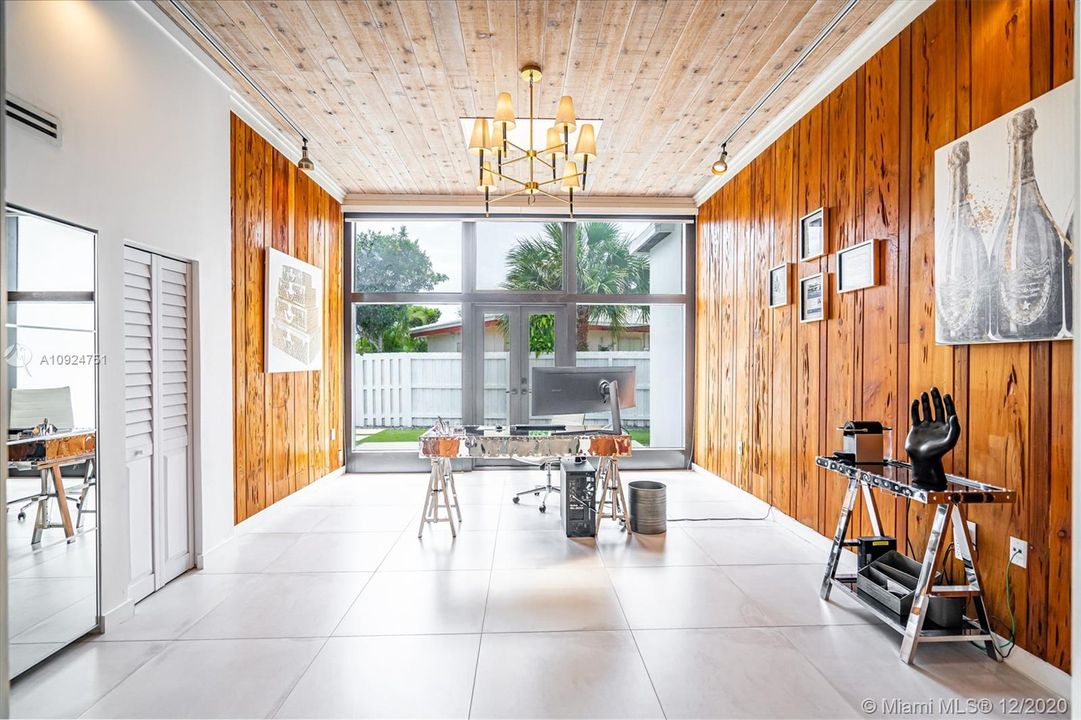 Vendido Recientemente: $949,900 (3 camas, 3 baños, 2703 Pies cuadrados)
