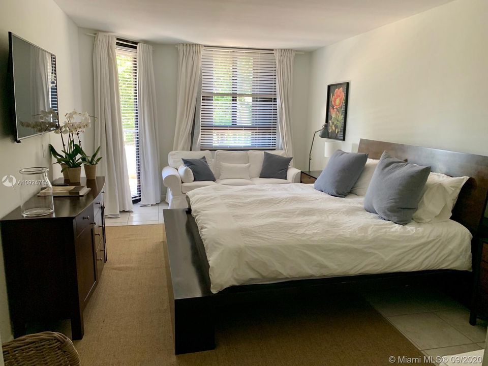 Recently Sold: $875,000 (3 beds, 3 baths, 1720 Square Feet)