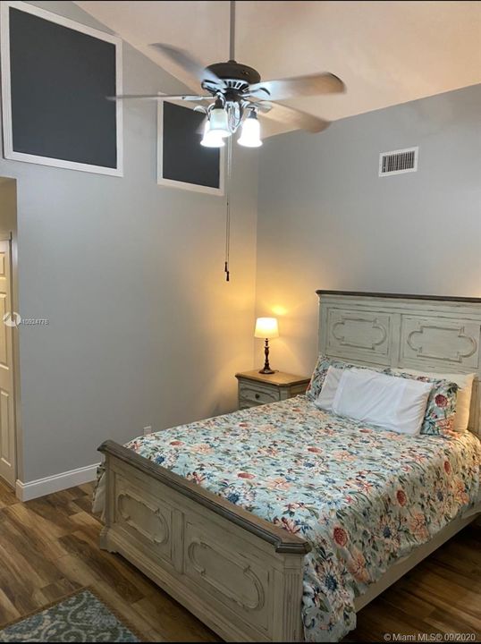Vendido Recientemente: $435,000 (3 camas, 2 baños, 1409 Pies cuadrados)