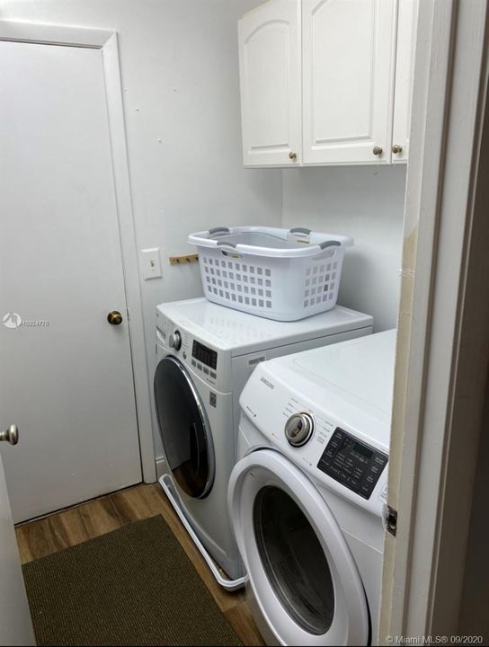 Vendido Recientemente: $435,000 (3 camas, 2 baños, 1409 Pies cuadrados)