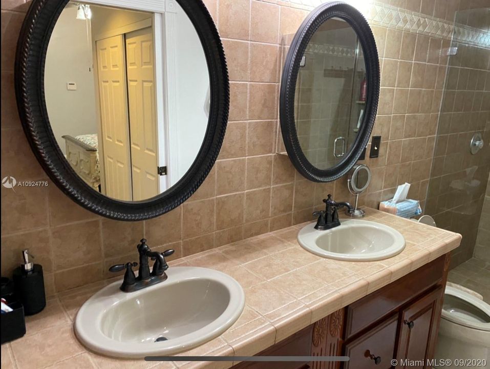 Vendido Recientemente: $435,000 (3 camas, 2 baños, 1409 Pies cuadrados)