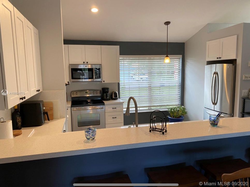 Vendido Recientemente: $435,000 (3 camas, 2 baños, 1409 Pies cuadrados)