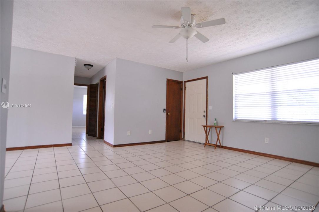 Недавно продано: $229,300 (3 спален, 2 ванн, 1200 Квадратных фут)