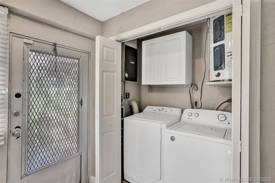 Recently Sold: $180,000 (2 beds, 2 baths, 1065 Square Feet)