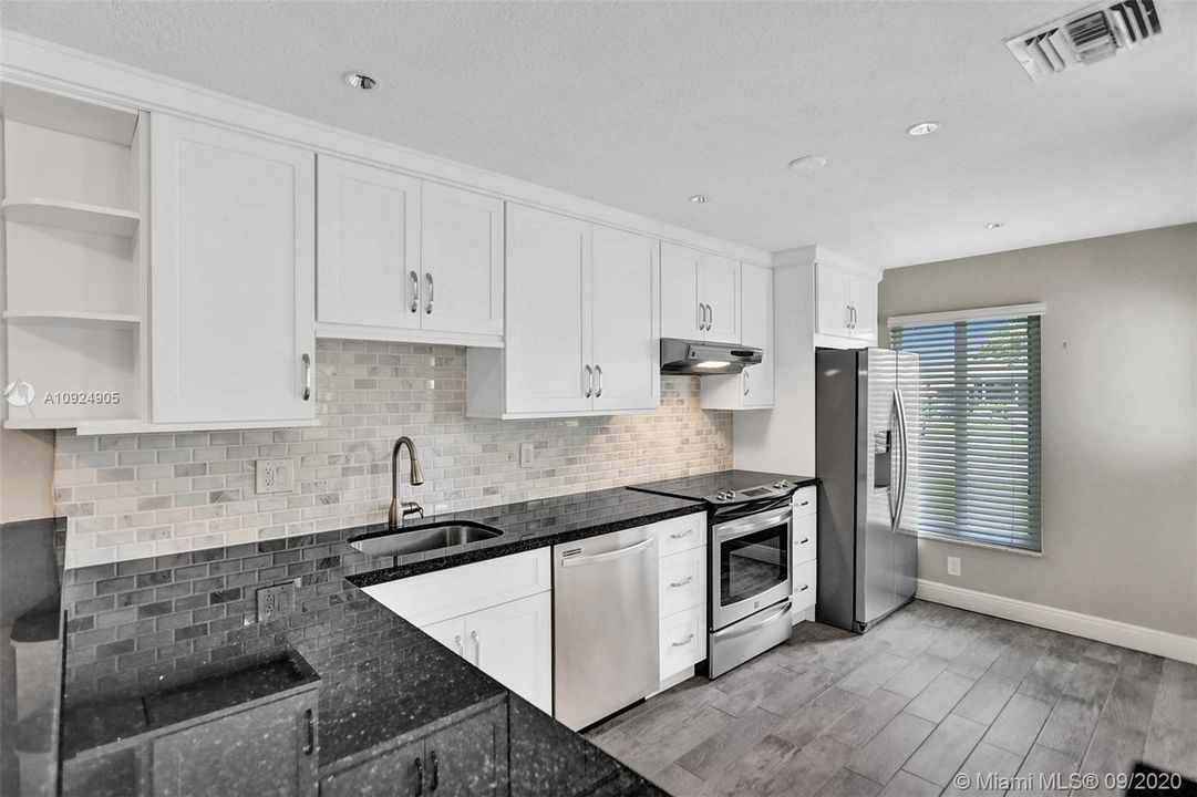Recently Sold: $180,000 (2 beds, 2 baths, 1065 Square Feet)