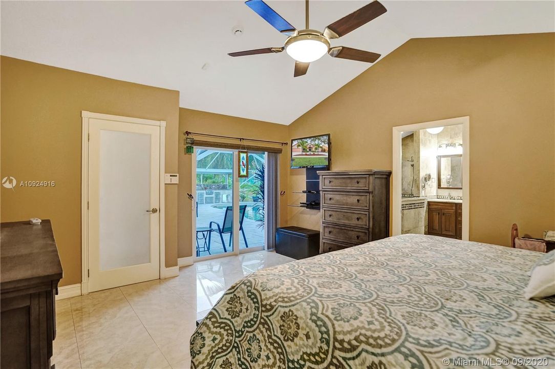 Vendido Recientemente: $589,000 (4 camas, 2 baños, 2839 Pies cuadrados)