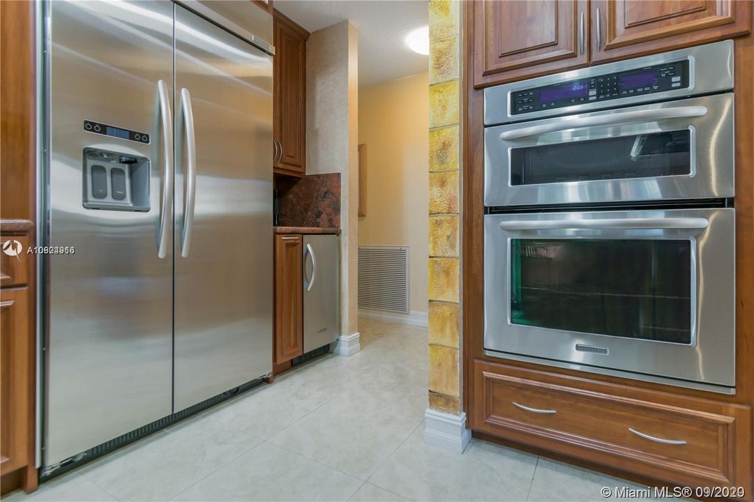 Vendido Recientemente: $589,000 (4 camas, 2 baños, 2839 Pies cuadrados)