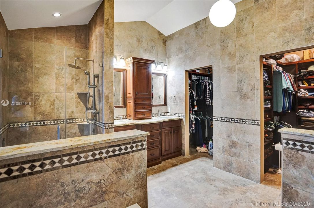 Vendido Recientemente: $589,000 (4 camas, 2 baños, 2839 Pies cuadrados)