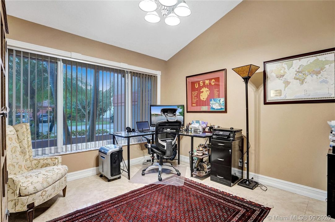 Vendido Recientemente: $589,000 (4 camas, 2 baños, 2839 Pies cuadrados)