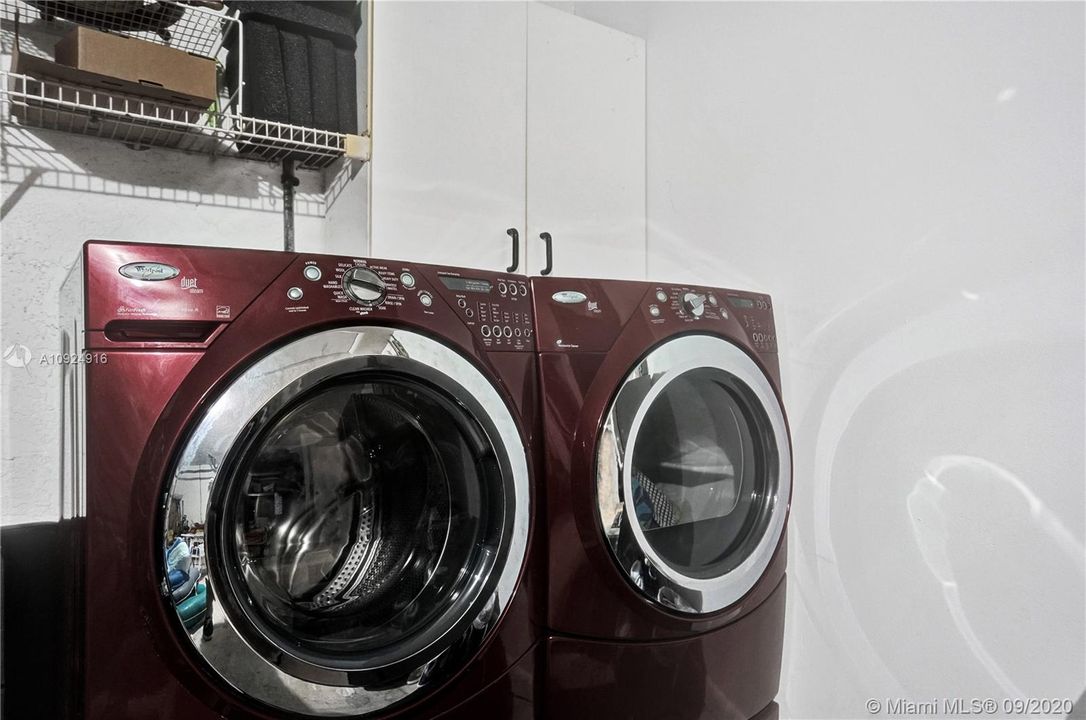 Vendido Recientemente: $589,000 (4 camas, 2 baños, 2839 Pies cuadrados)