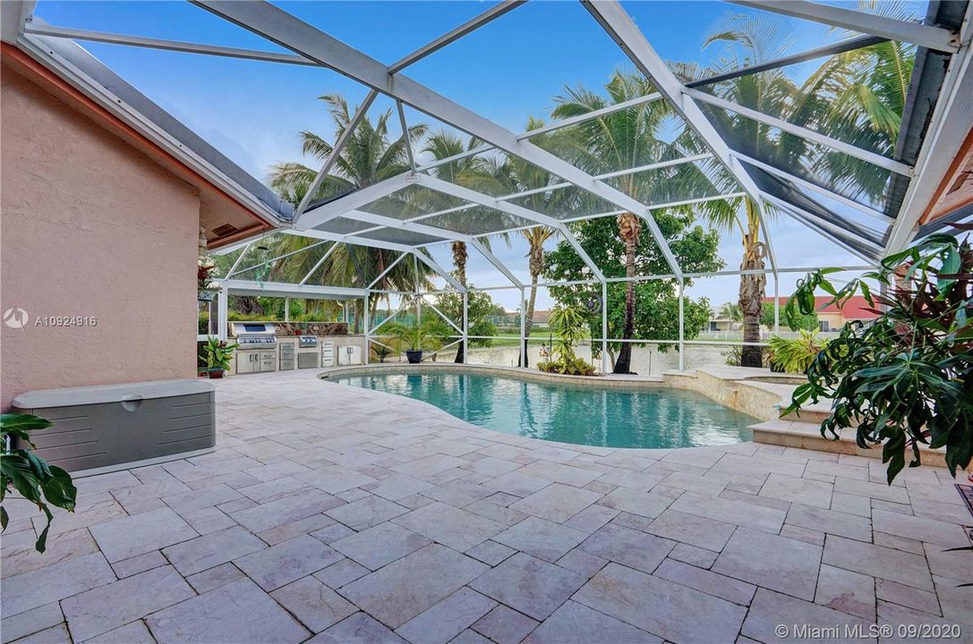 Vendido Recientemente: $589,000 (4 camas, 2 baños, 2839 Pies cuadrados)