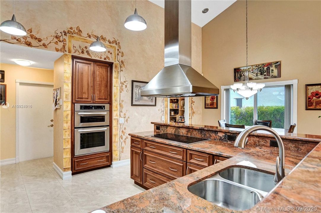 Vendido Recientemente: $589,000 (4 camas, 2 baños, 2839 Pies cuadrados)