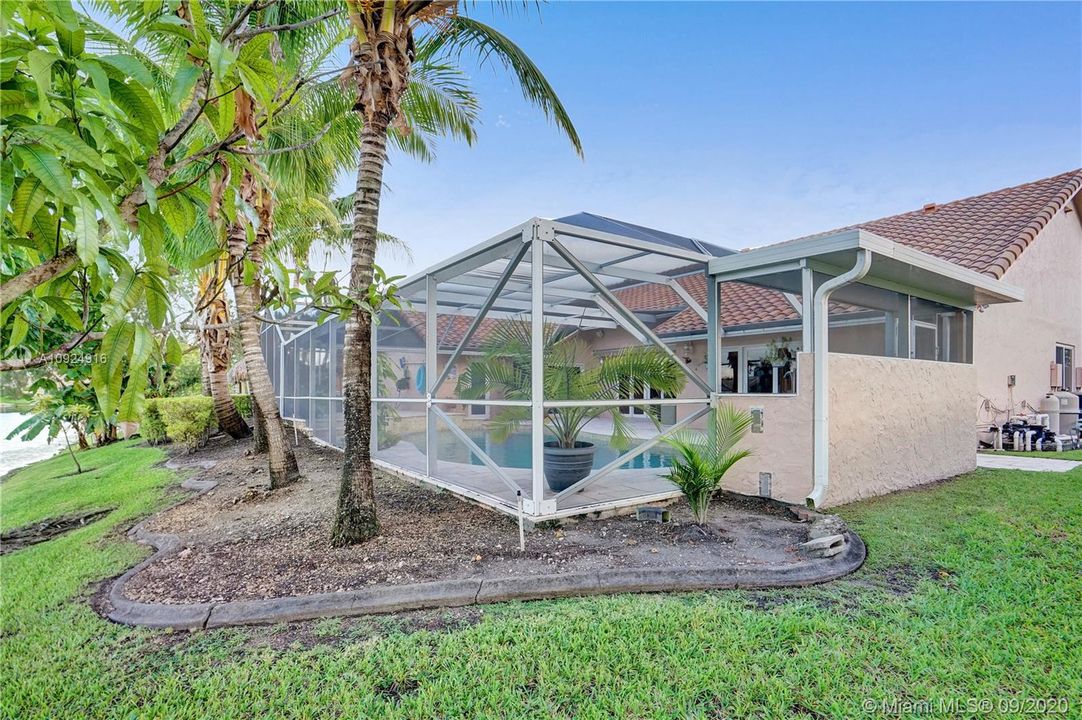 Vendido Recientemente: $589,000 (4 camas, 2 baños, 2839 Pies cuadrados)
