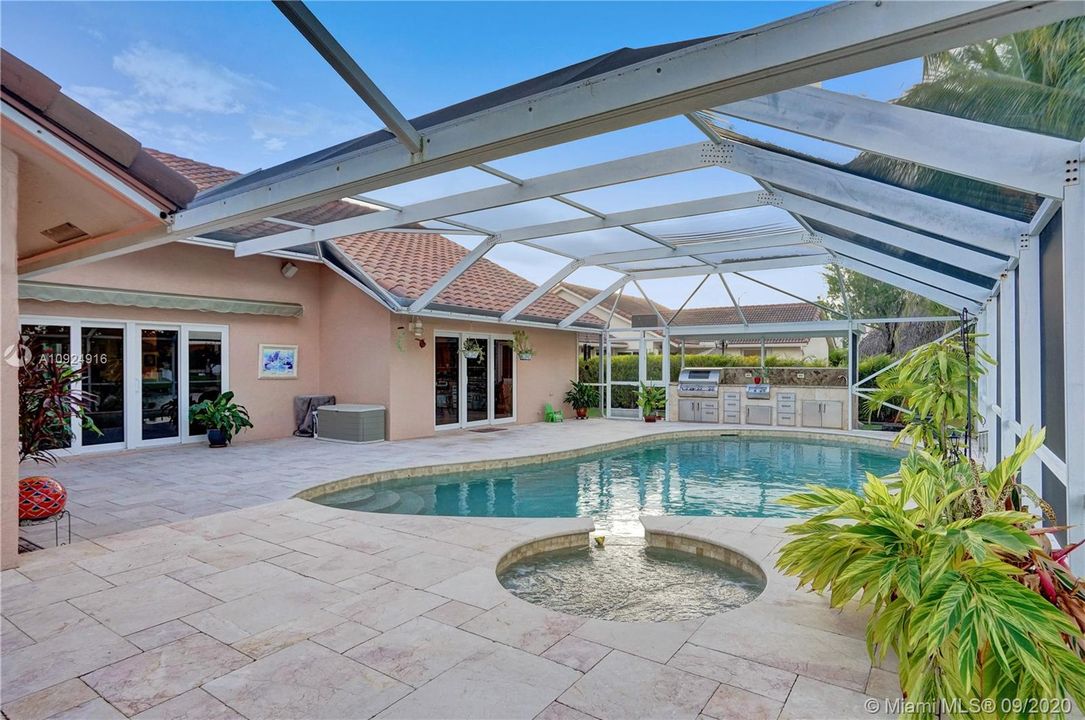 Vendido Recientemente: $589,000 (4 camas, 2 baños, 2839 Pies cuadrados)