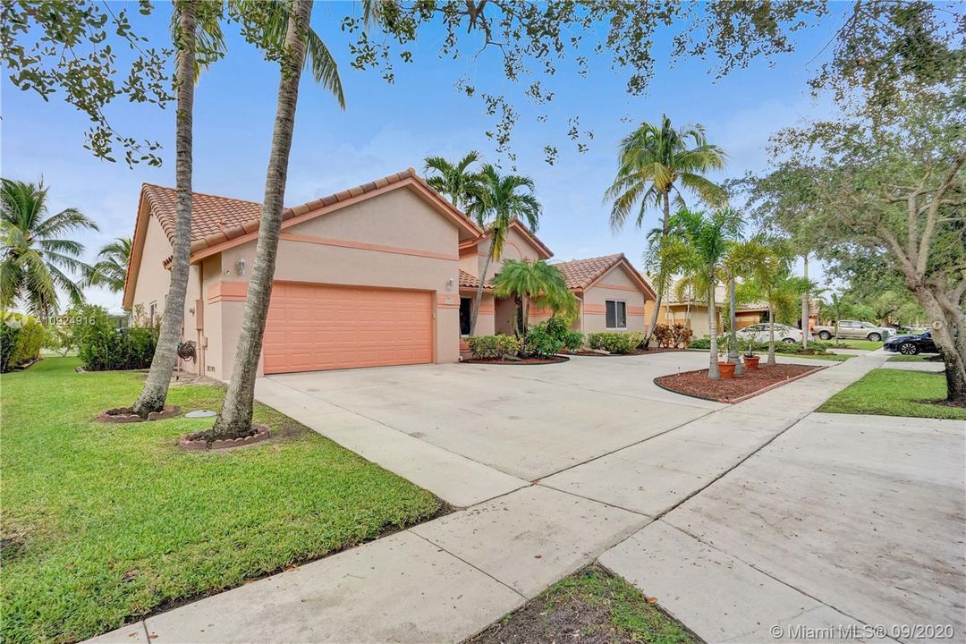 Vendido Recientemente: $589,000 (4 camas, 2 baños, 2839 Pies cuadrados)