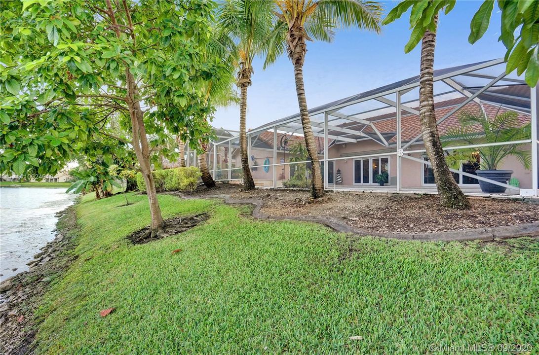 Vendido Recientemente: $589,000 (4 camas, 2 baños, 2839 Pies cuadrados)
