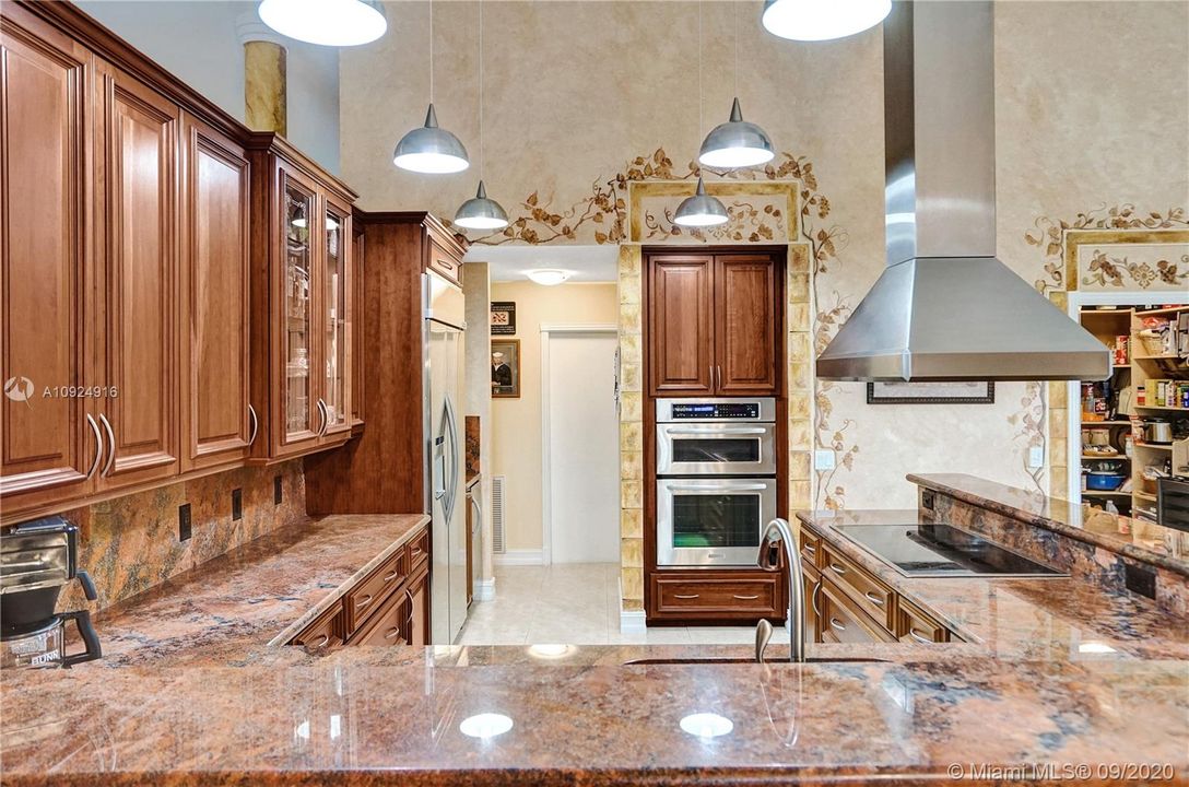 Vendido Recientemente: $589,000 (4 camas, 2 baños, 2839 Pies cuadrados)