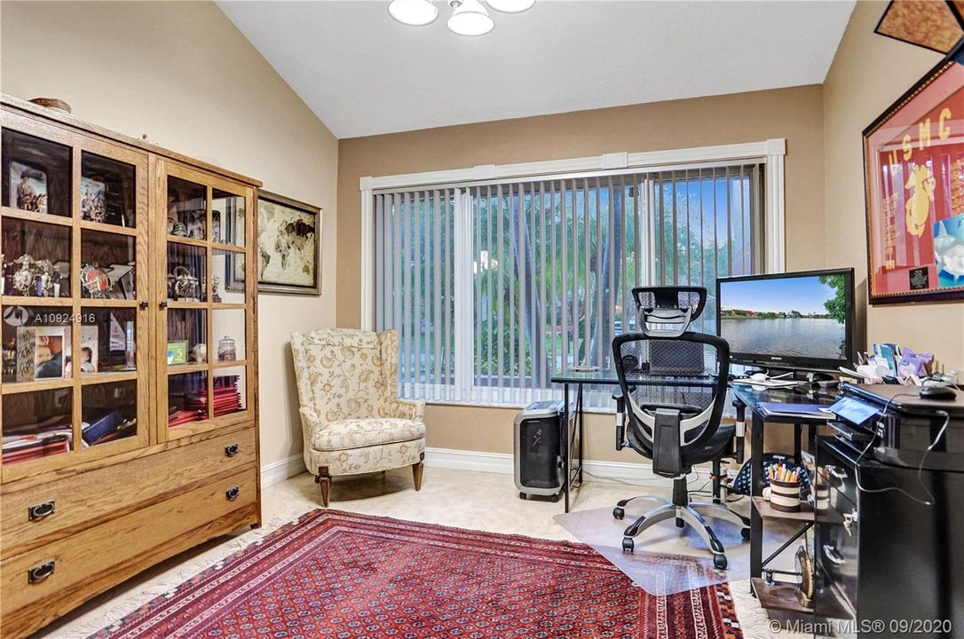 Vendido Recientemente: $589,000 (4 camas, 2 baños, 2839 Pies cuadrados)