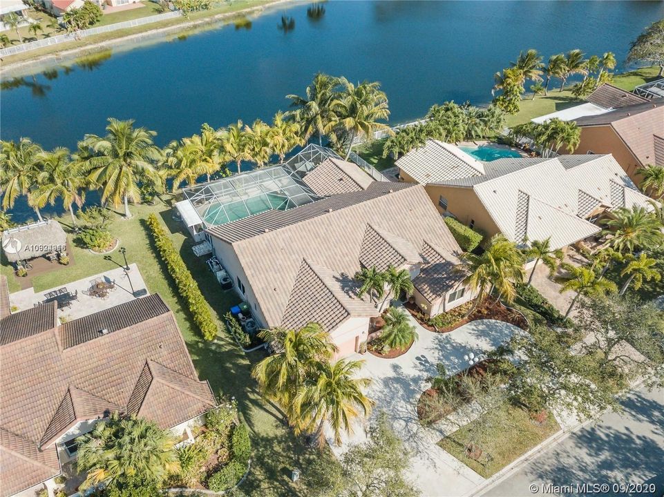 Vendido Recientemente: $589,000 (4 camas, 2 baños, 2839 Pies cuadrados)