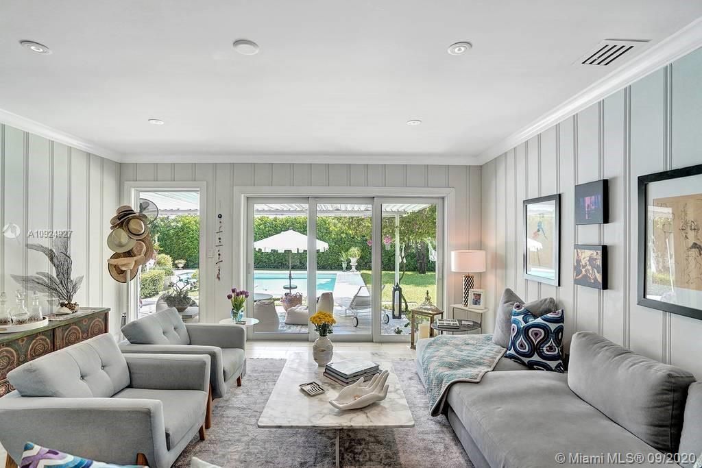 Spacious family room with view of the pool