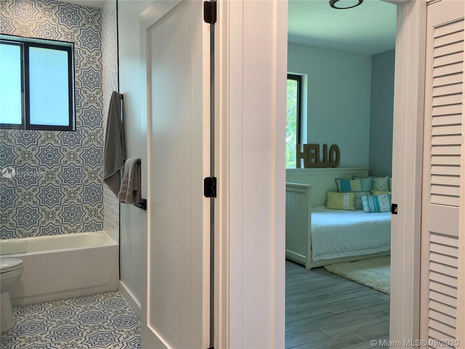 Recently Sold: $475,000 (3 beds, 2 baths, 1534 Square Feet)
