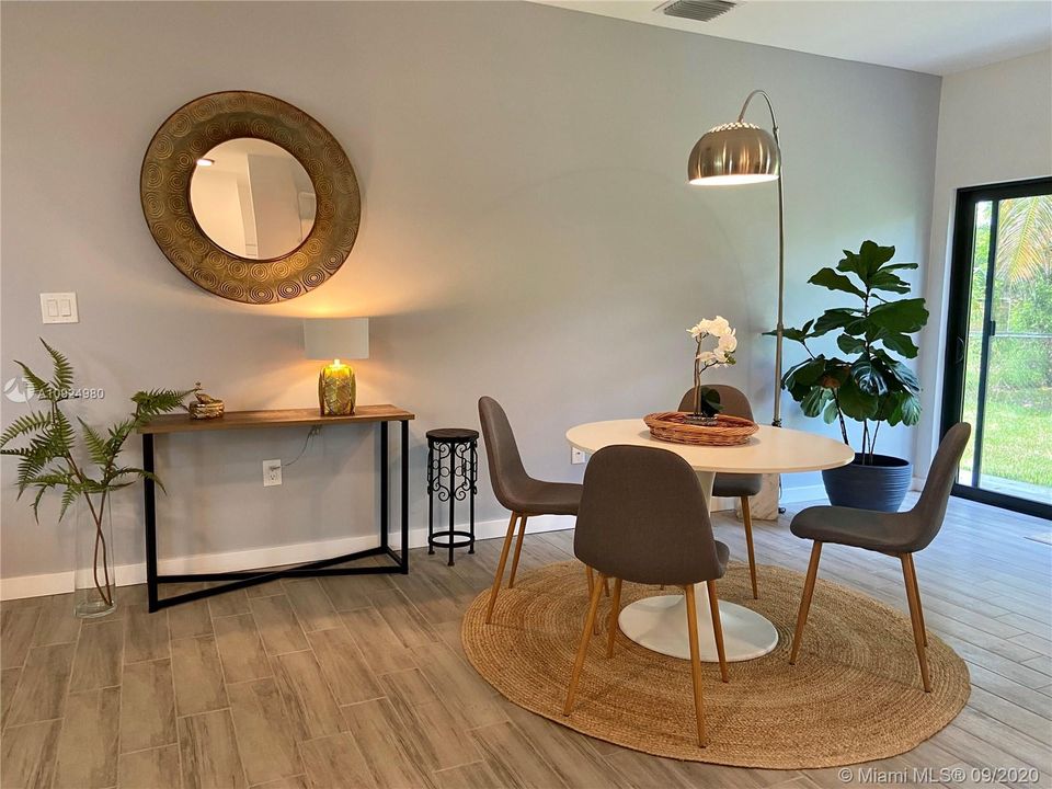 Recently Sold: $475,000 (3 beds, 2 baths, 1534 Square Feet)
