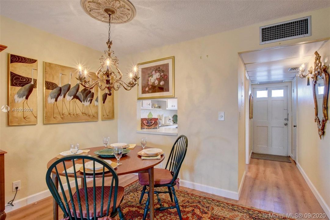 Vendido Recientemente: $139,900 (2 camas, 1 baños, 938 Pies cuadrados)