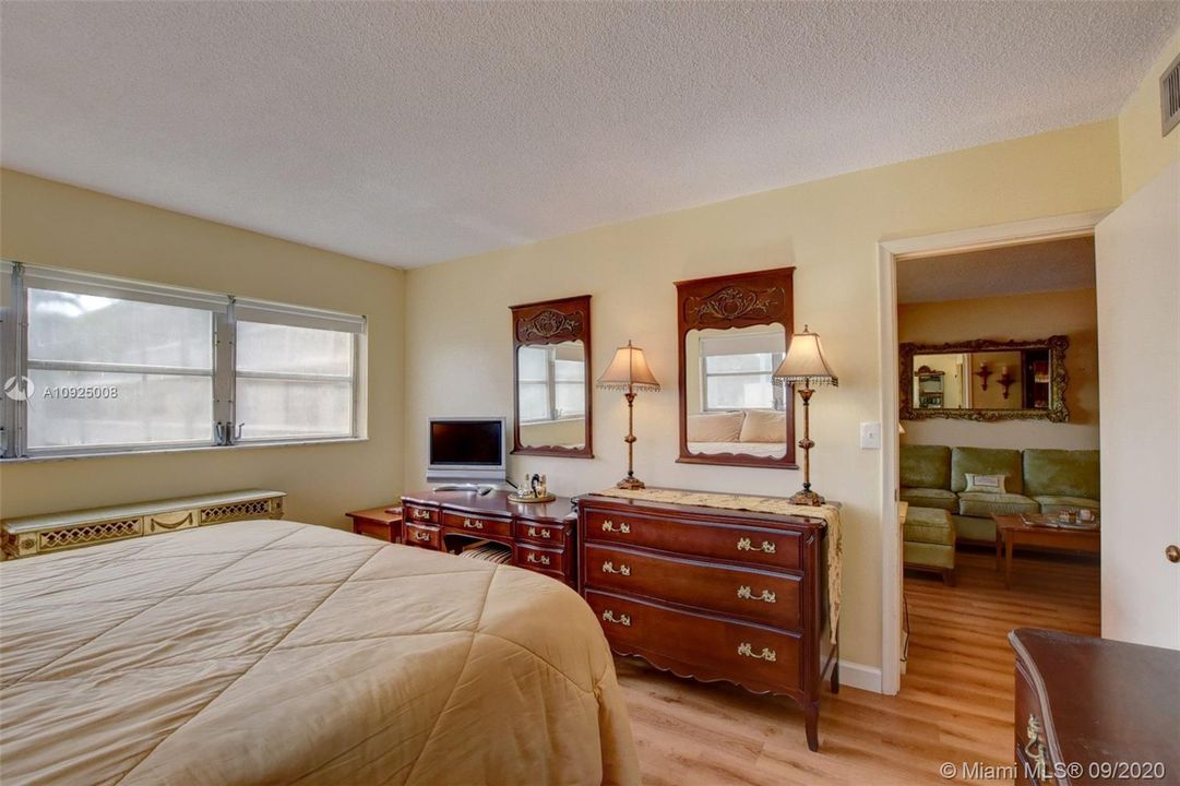 Vendido Recientemente: $139,900 (2 camas, 1 baños, 938 Pies cuadrados)