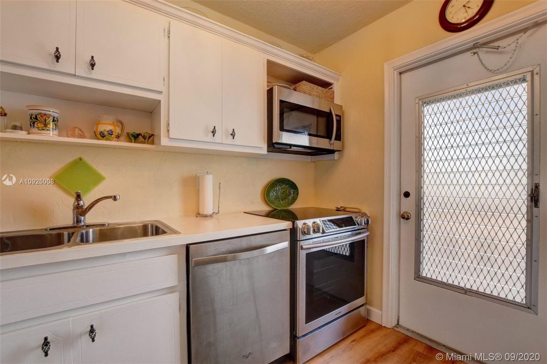 Vendido Recientemente: $139,900 (2 camas, 1 baños, 938 Pies cuadrados)