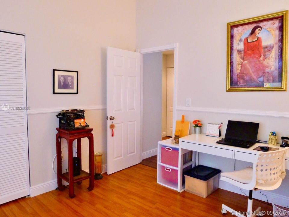 最近售出: $295,000 (2 贝兹, 1 浴室, 1152 平方英尺)