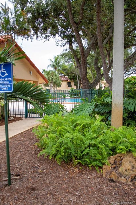 最近售出: $295,000 (2 贝兹, 1 浴室, 1152 平方英尺)