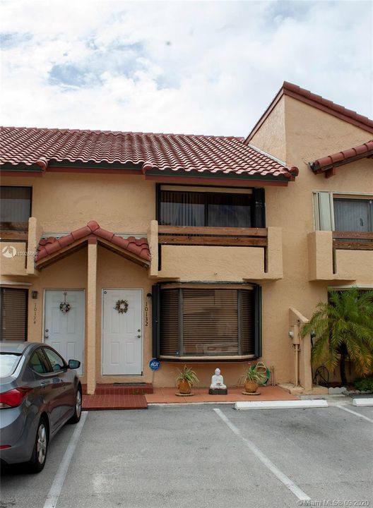 最近售出: $295,000 (2 贝兹, 1 浴室, 1152 平方英尺)