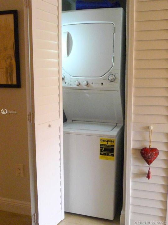 最近售出: $295,000 (2 贝兹, 1 浴室, 1152 平方英尺)