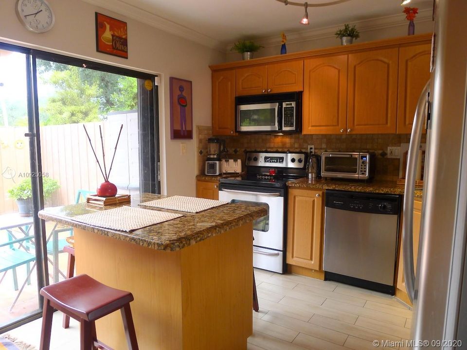 最近售出: $295,000 (2 贝兹, 1 浴室, 1152 平方英尺)