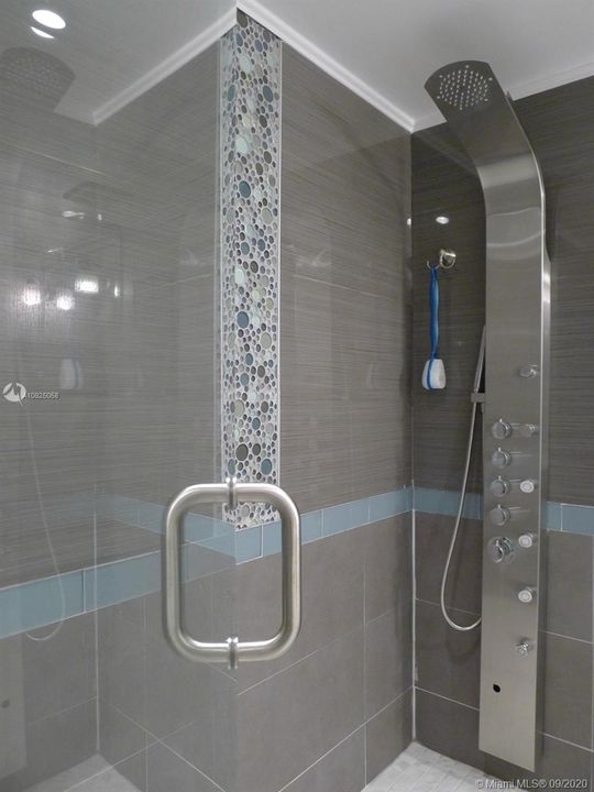 最近售出: $295,000 (2 贝兹, 1 浴室, 1152 平方英尺)